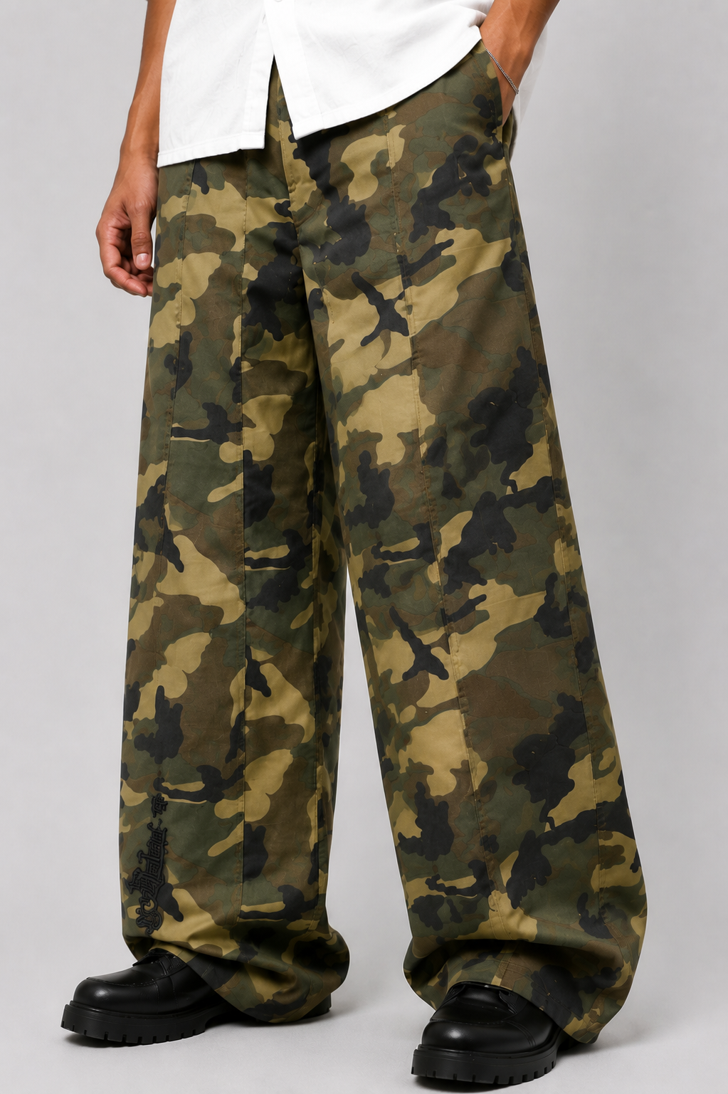 Men’s Camouflage Wide-Leg Streetwear Trousers – Olive Green